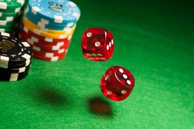 Casino Hold'em table layout on mamajitu login showing dealer position and community cards